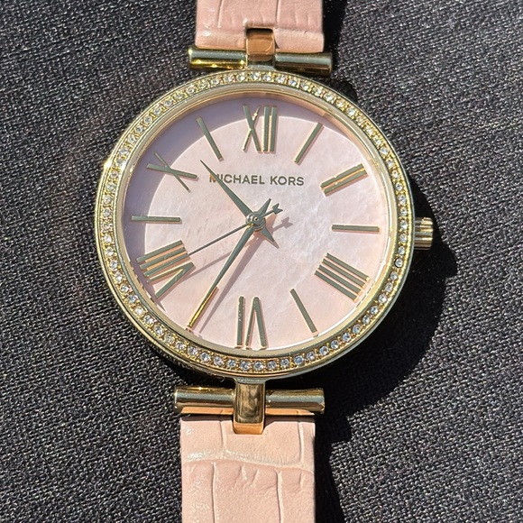 EUC Michael Kors Maci analog watch.  # 2790 - Picture 2 of 7